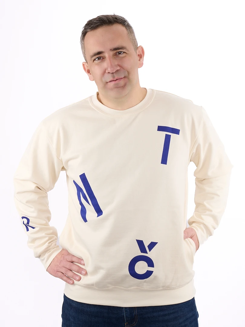 Unisex mikina s modrou potlačou Trenčín 2026